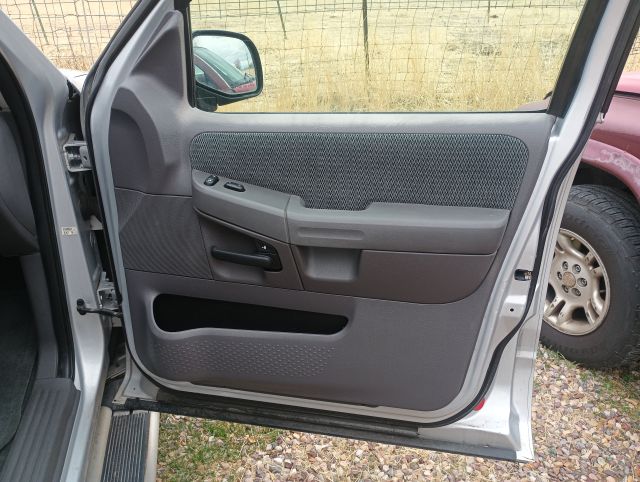 2002 EXPLORER XLT 4X4 (11).jpg